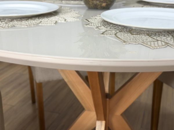 Mesa de Jantar Circular Simpatia 1.08x1.08 c/4 Cadeiras Barcelona - Cinamomo/Off White/Begeb Linho - Imagem 3
