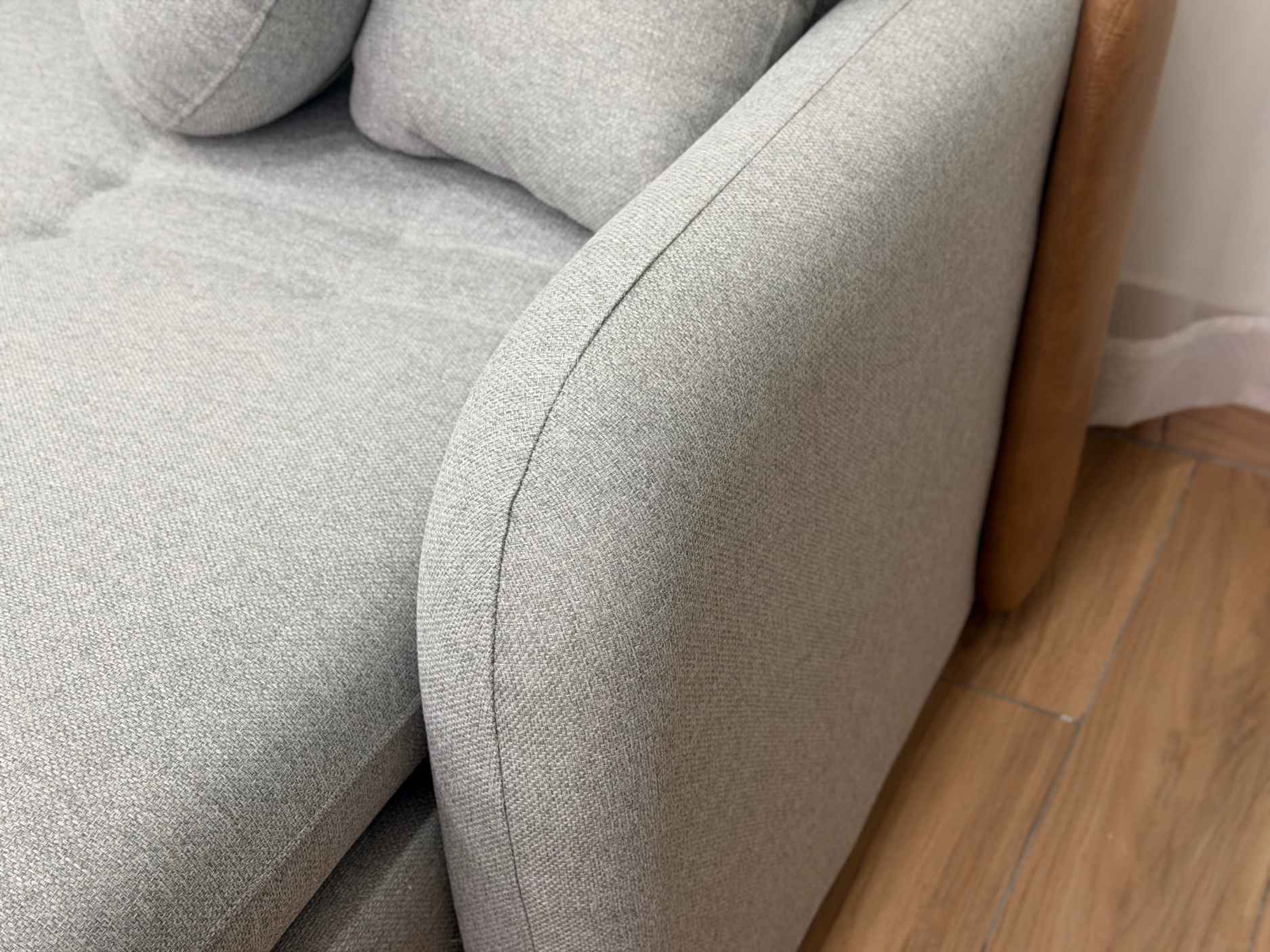 Sofa Cama Organ Molas Ensacadas 2.30m - Cinza Linho/Marrom Courino - Imagem 8